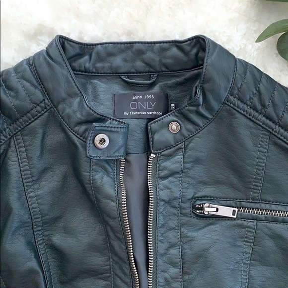 * Dark green jacket * - Picture 3 of 7